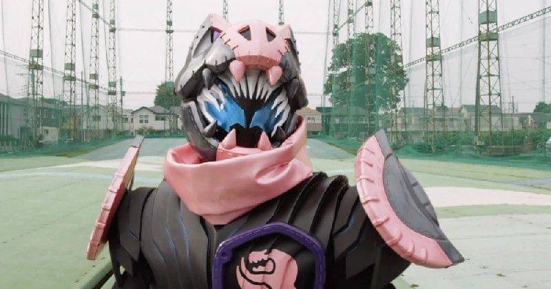 Vice sebagai Kamen Rider Vice. (Toei/Kamen Rider Revice)