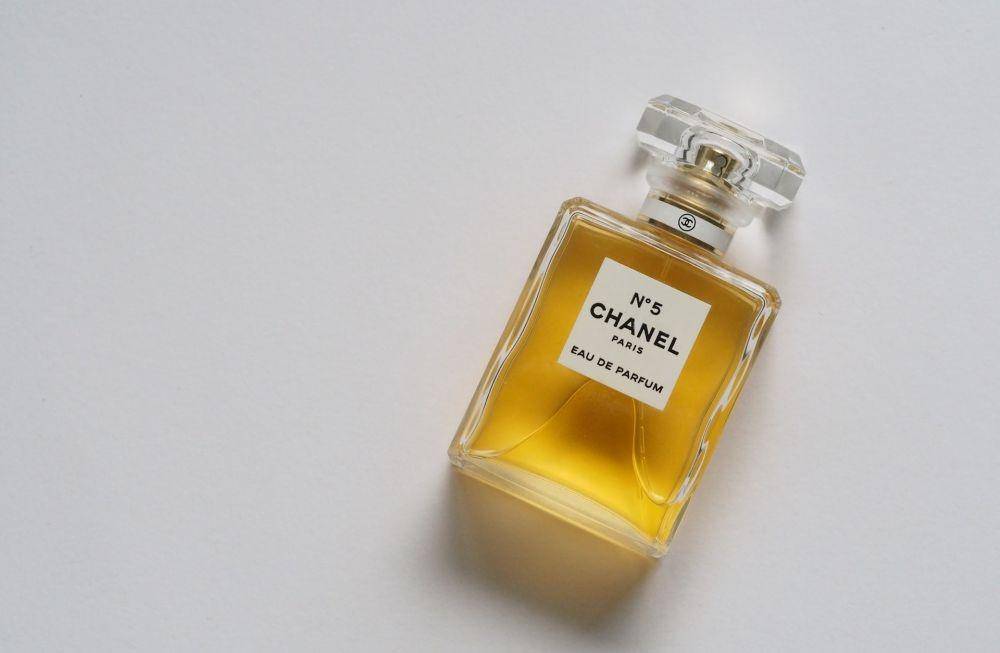 Ilustrasi parfum pria (unsplash.com/Jess Bailey)