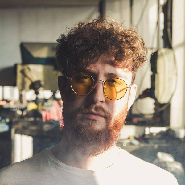 Ilustrasi messy hair (unsplash/Wassim Chouak)