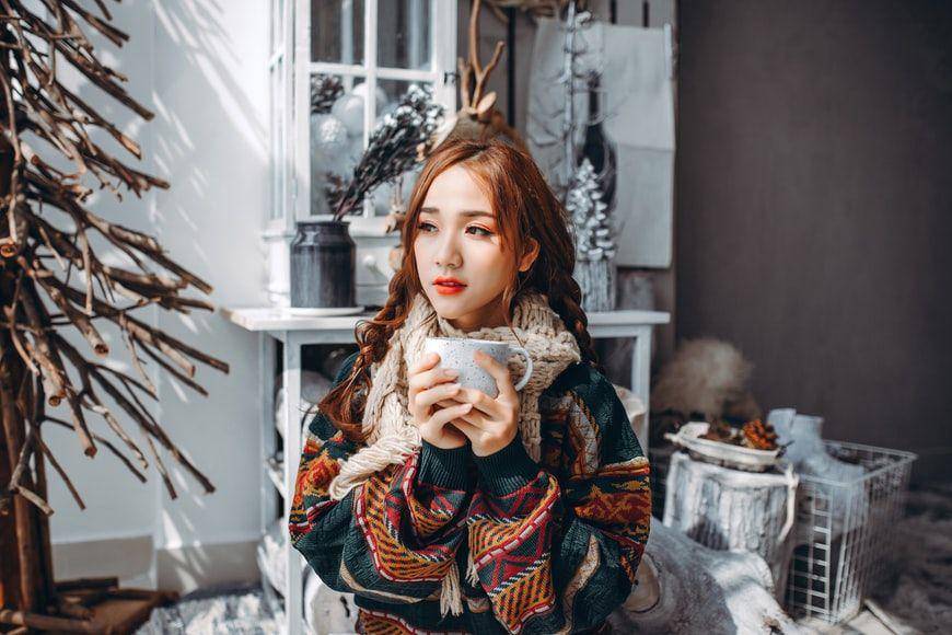 ilustrasi meminum teh (unsplash.com/Anthonytran)