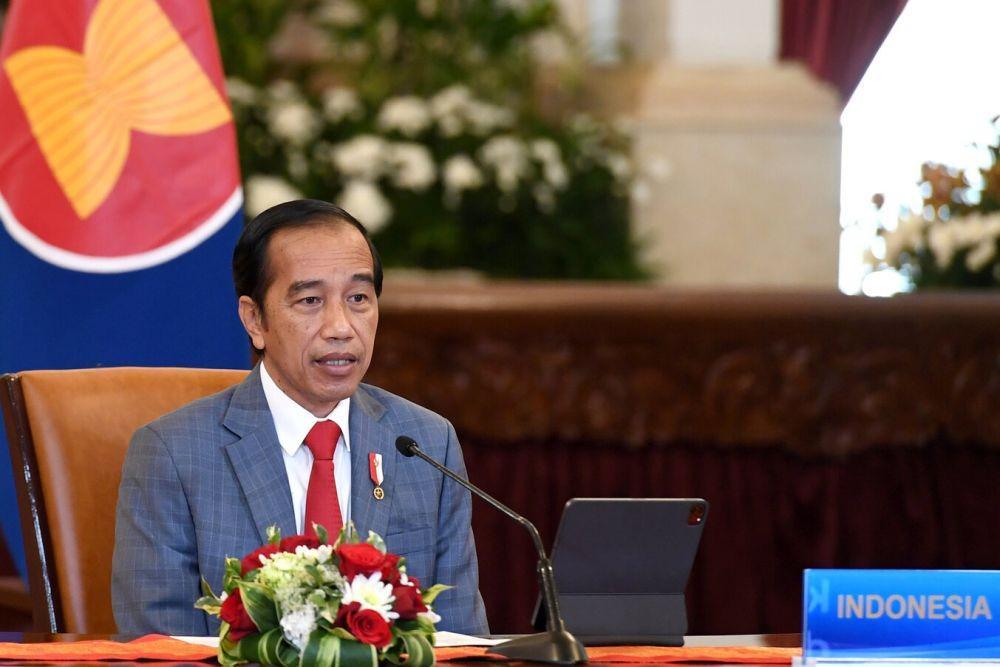 Presiden Joko "Jokowi" Widodo ketika mengikuti sidang virtual 30 tahun ASEAN-RRT di Istana Negara, Jakarta pada 22 November 2021 (ANTARA FOTO/BPMI-Rusman)
