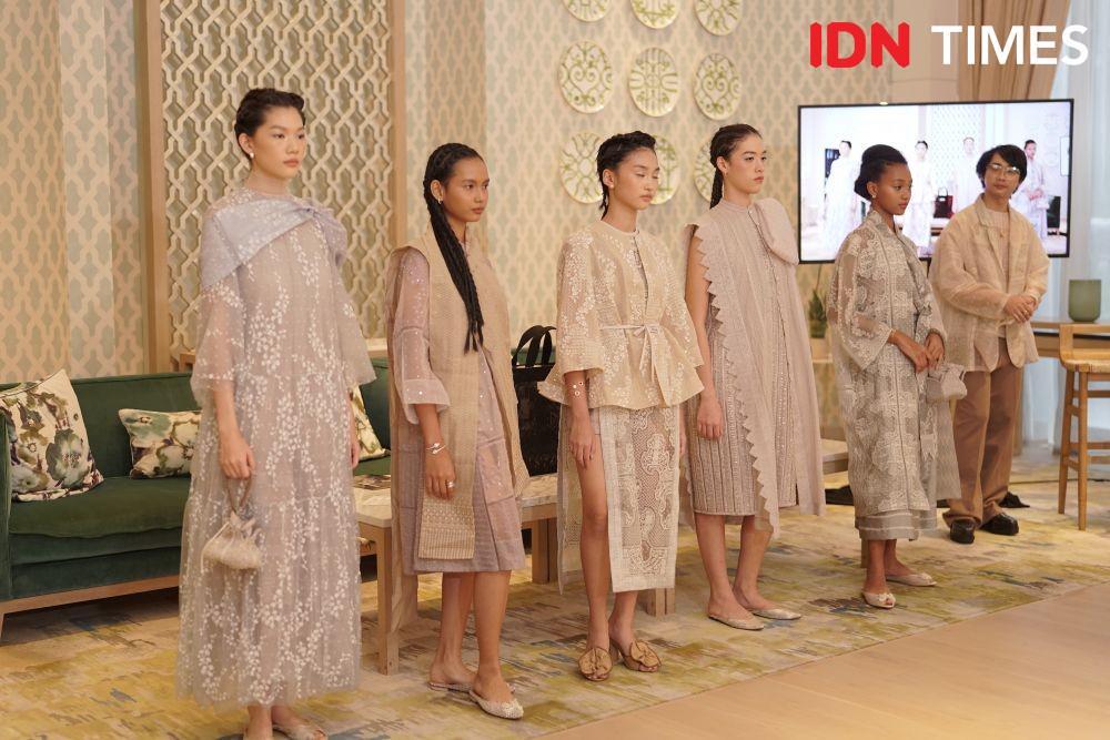 9 Ide Style ala Koleksi One-off Holiday 2021/2022 Sapto Djojokartiko