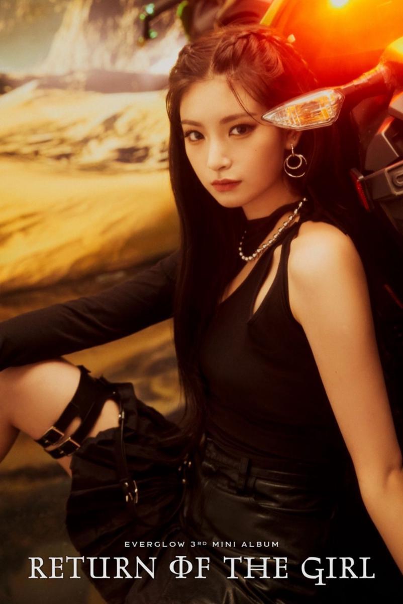 Yiren EVERGLOW (twitter.com/eveglow_staff)