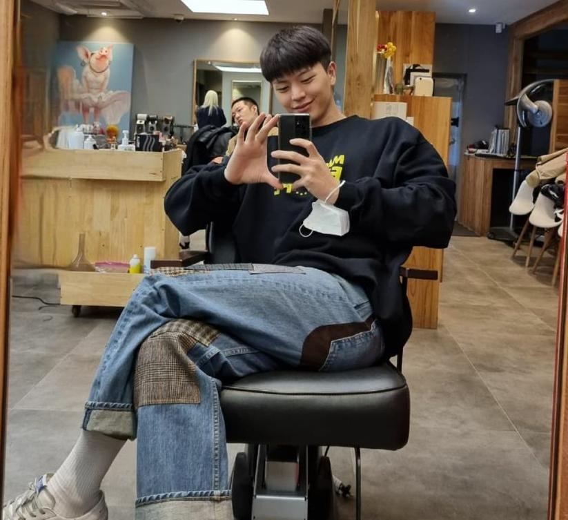 Yook Sung Jae (instagram.com/yook_can_do_it)