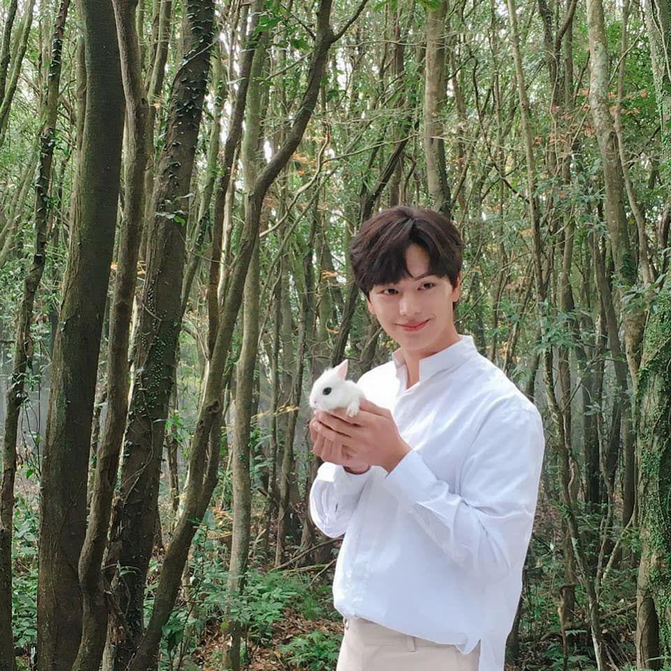 Yook Sung Jae (instagram.com/yook_can_do_it)