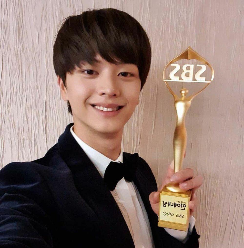 Yook Sung Jae (instagram.com/yook_can_do_it)