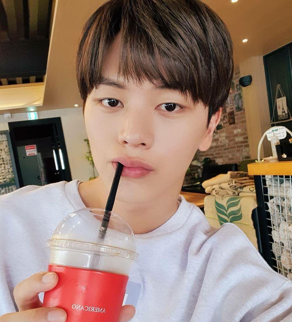 Yook Sung Jae (instagram.com/yook_can_do_it)
