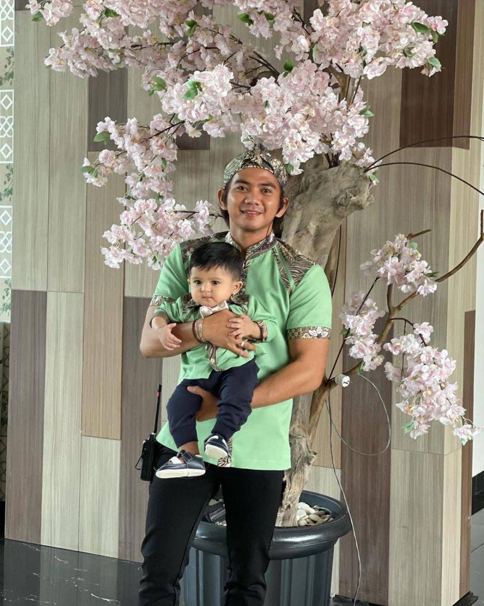 Rizki D'Academy dan buah hati (instagram.com/da2_rizki123)