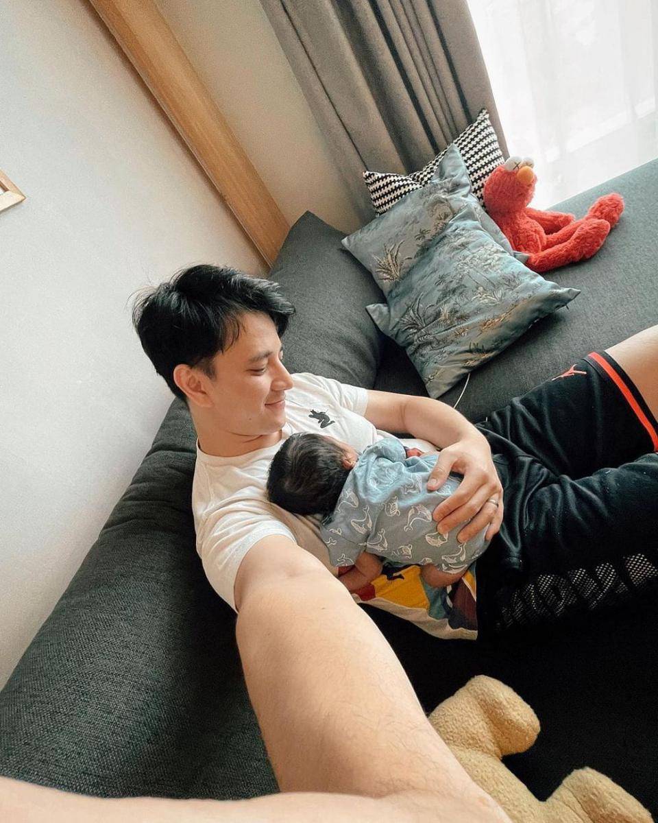 Billy Davidson dan buah hati (instagram.com/billydavidson_)