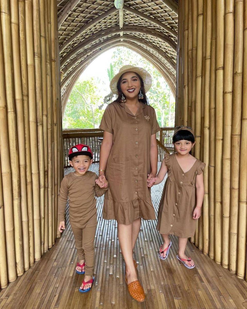 OOTD Kompak Ibu dan Anak ala Ashanty dan Arsy. (instagram,.com/ashanty_ash/)