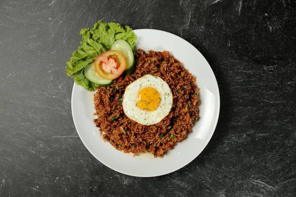 Resep Sederhana Nasi Goreng Sambal Roa, Enaknya Kebangetan!