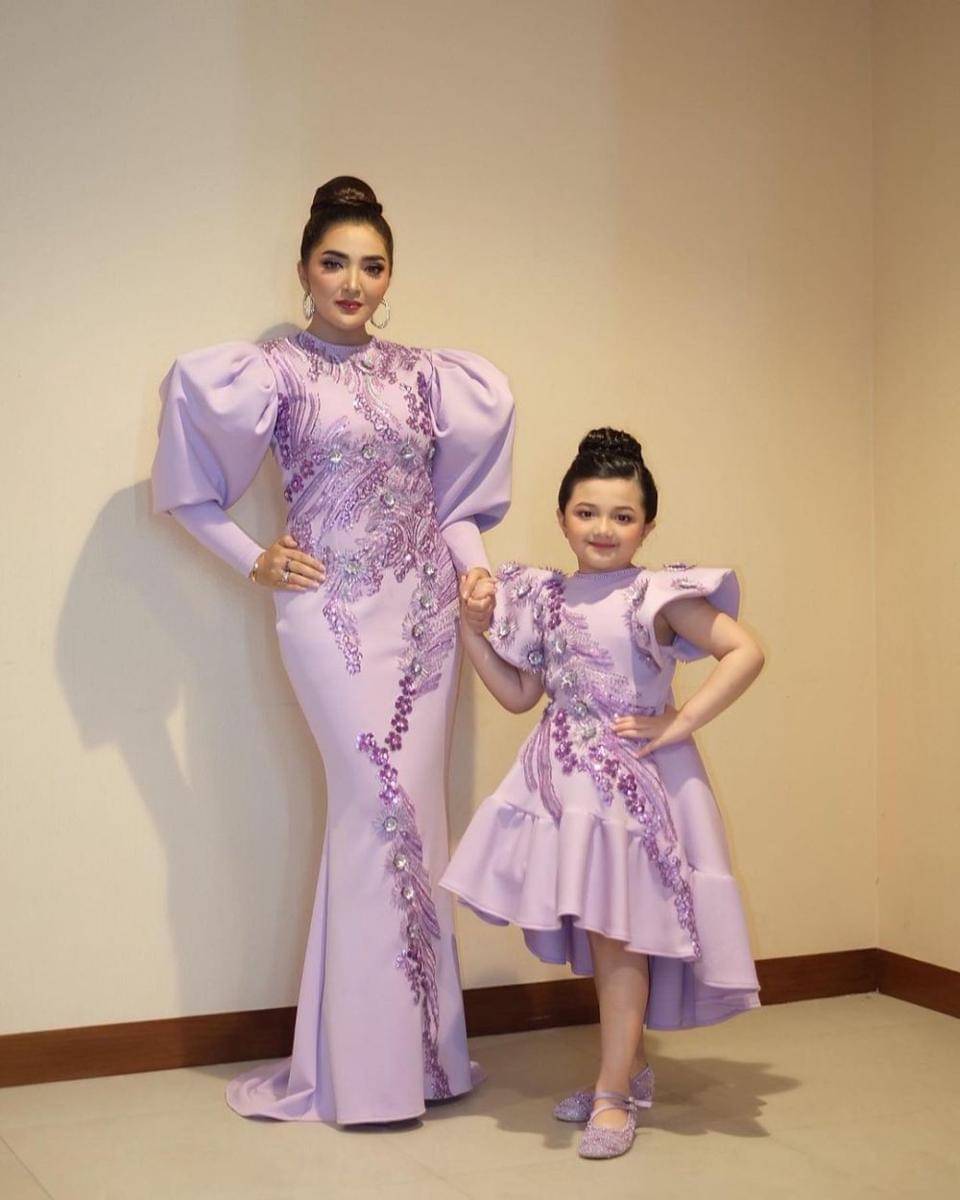 OOTD Kompak Ibu dan Anak ala Ashanty dan Arsy. (instagram,.com/ashanty_ash/)