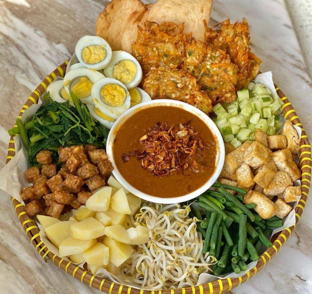 pecel (instagram.com/info_masakanindonesia)