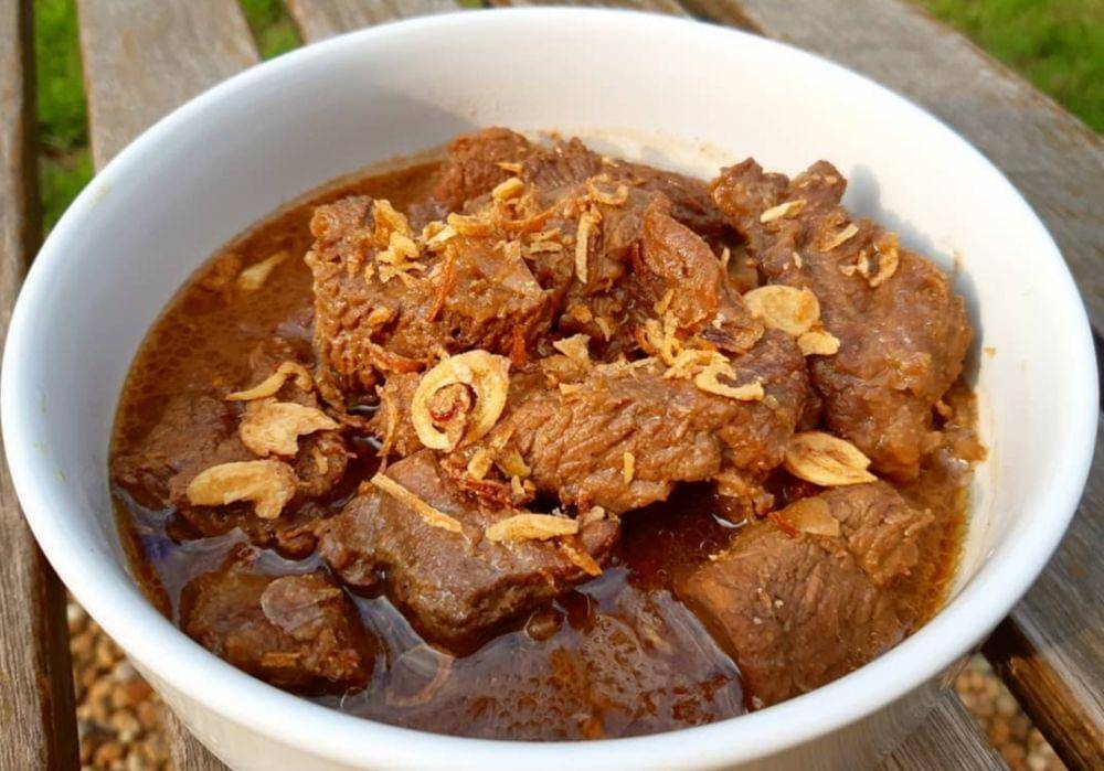 semur daging (instagram.com/sling0002)