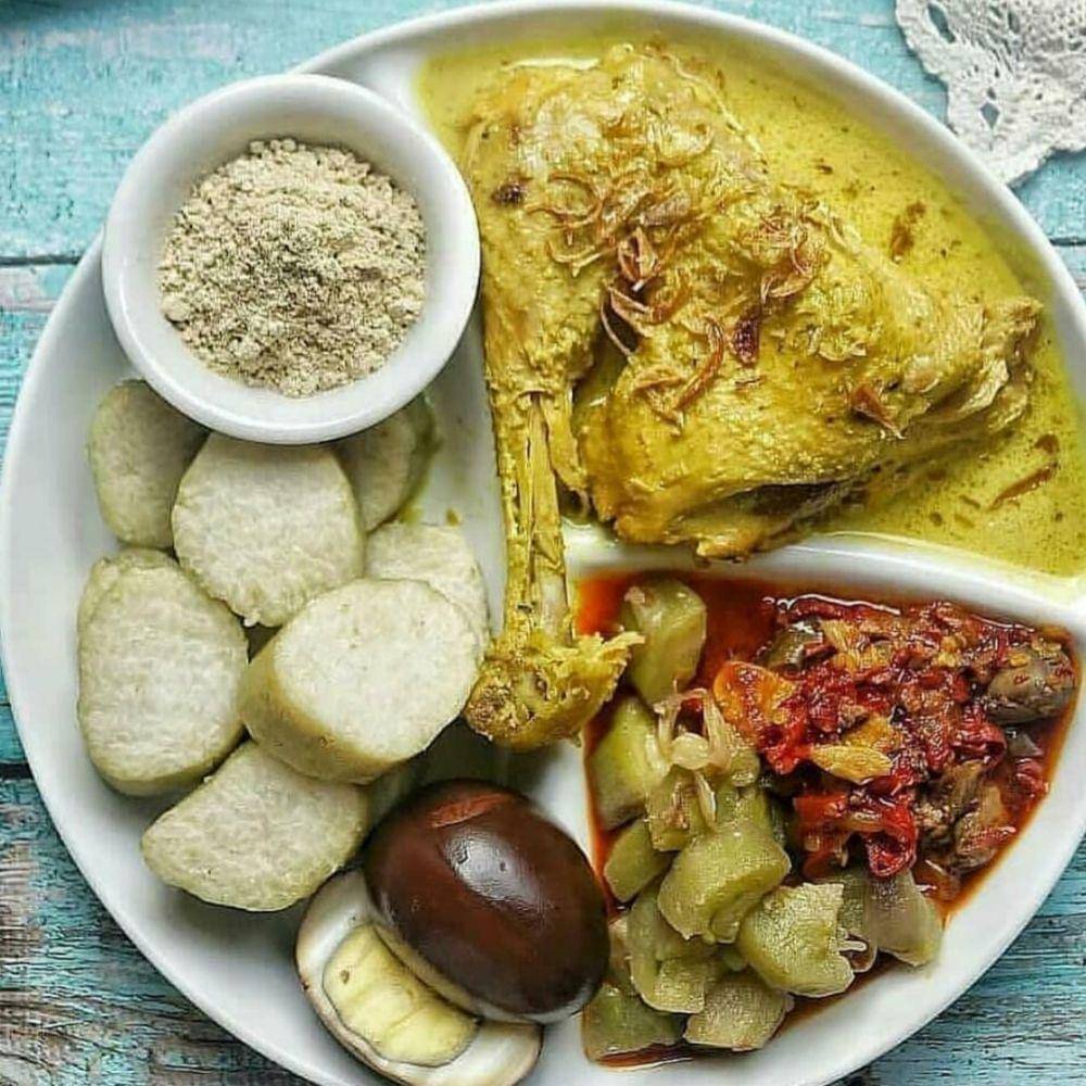 opor ayam (instagram.com/shareresepmasakan)