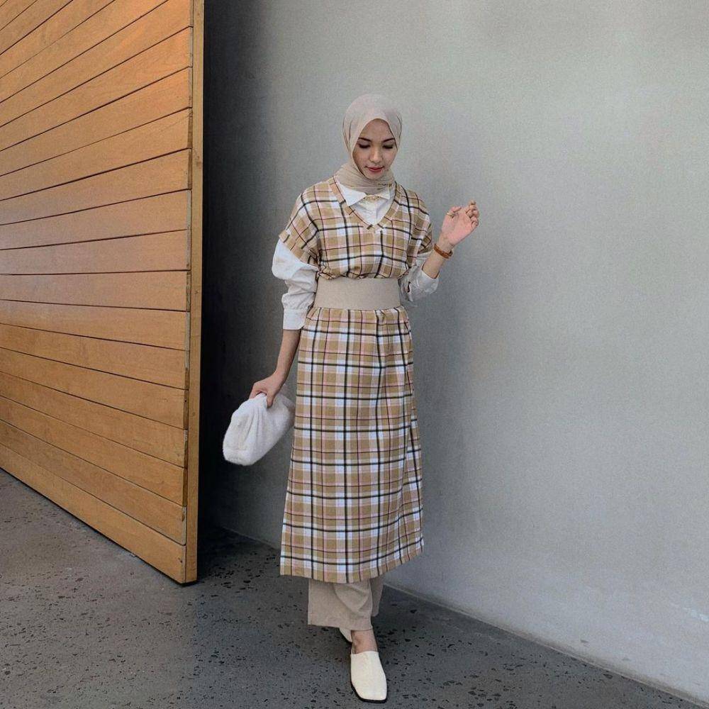 Padu Padan Outfit Motif Timeless (instagram.com/fitawww)