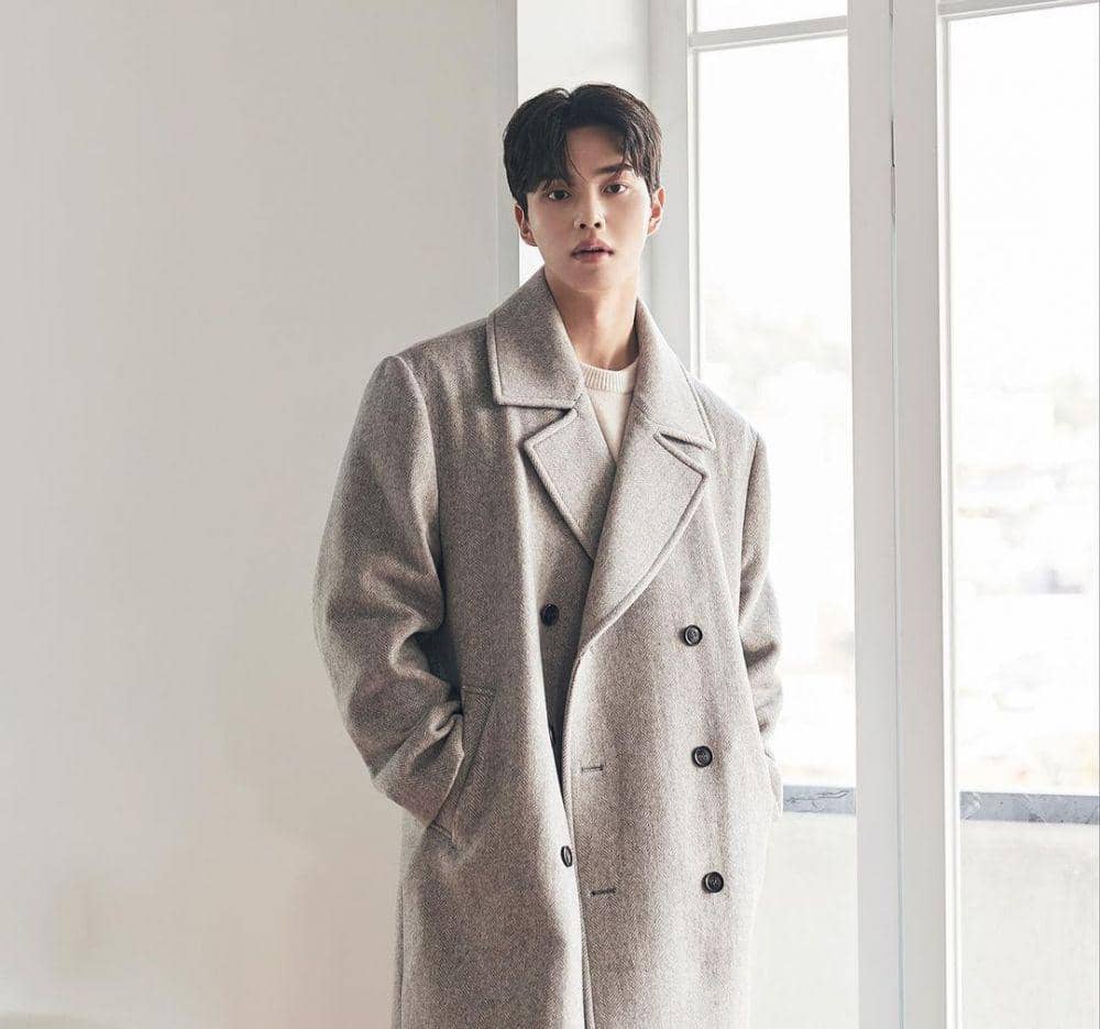 Song Kang (instagram.com/songkang_b)