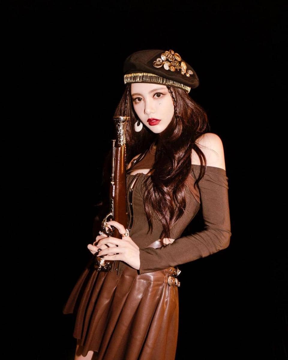 Qri T-ARA (instagram.com/qtfreet)