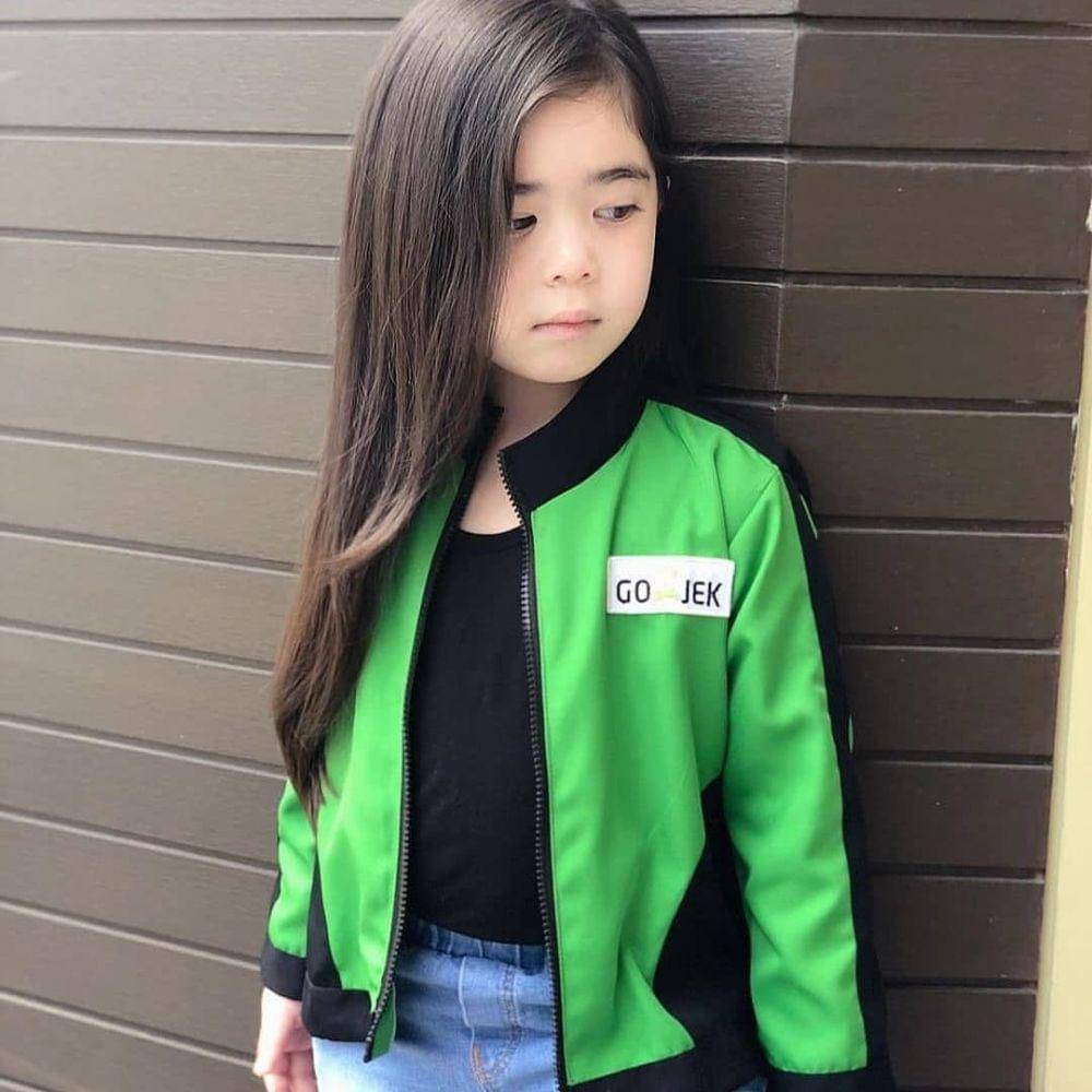 Bocah pakai jaket ojol. (instagram.com/ziza_bajuunik)