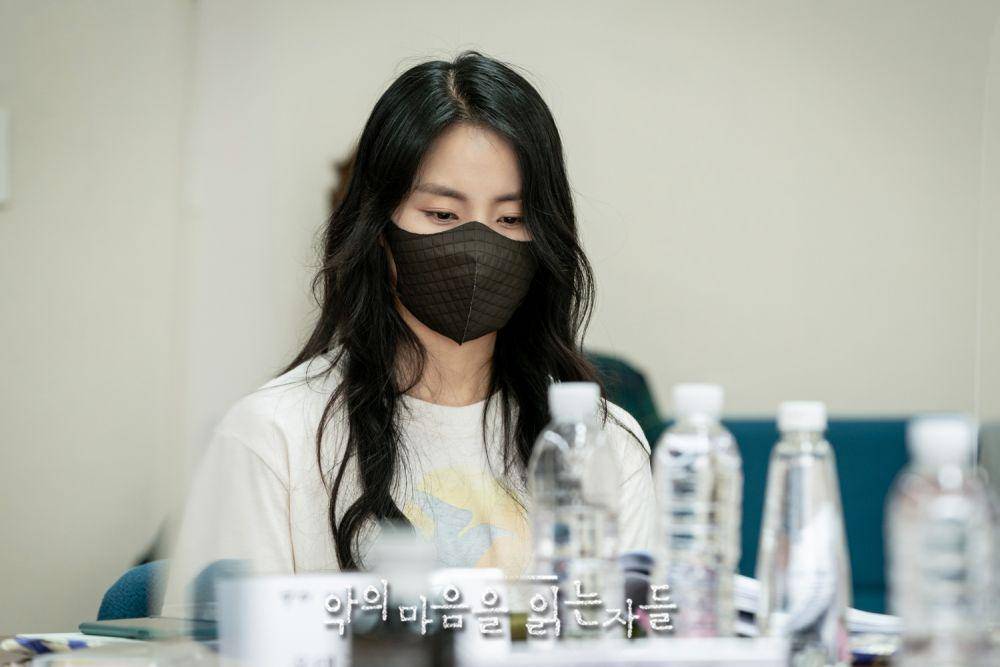 Kim So Jin di pembacaan naskah Through The Darkness (programs.sbs.co.kr)