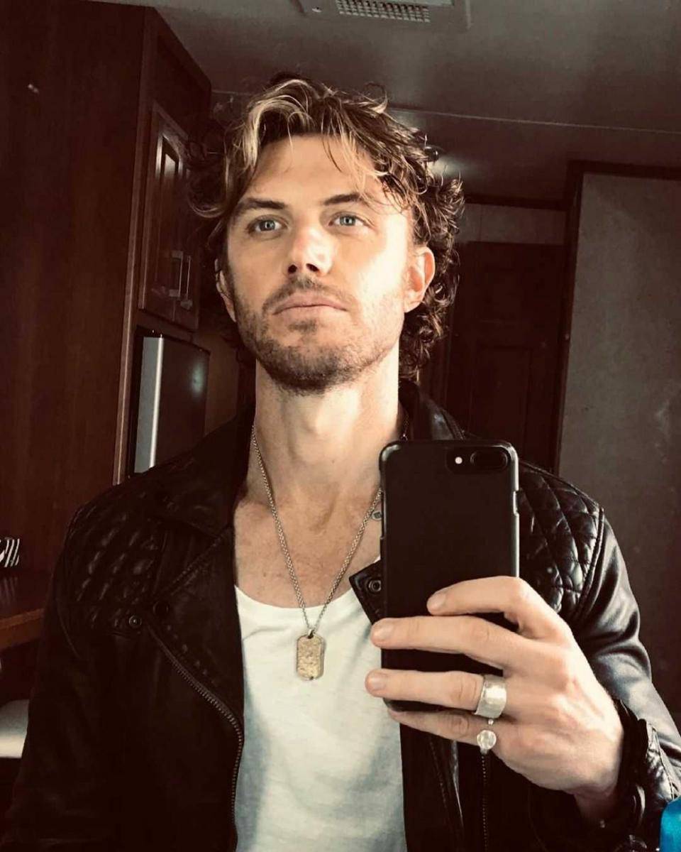 Adam Demos (instagram.com/adam_demos)