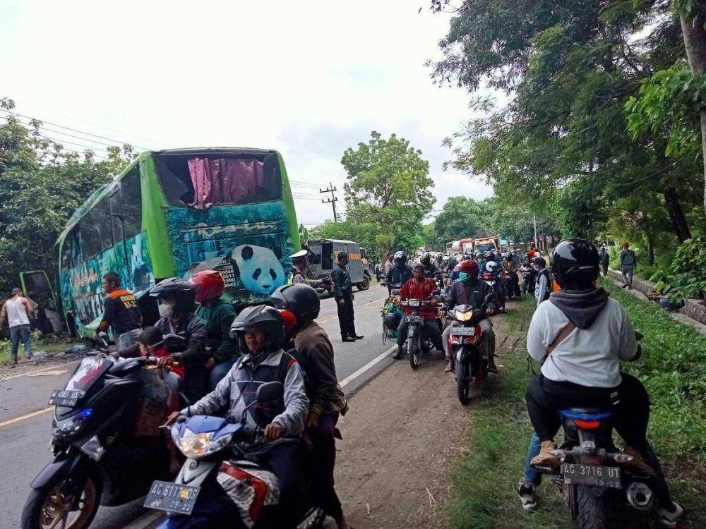 Arus lalu lintas menerapkan sistim buka tutup. Nofika