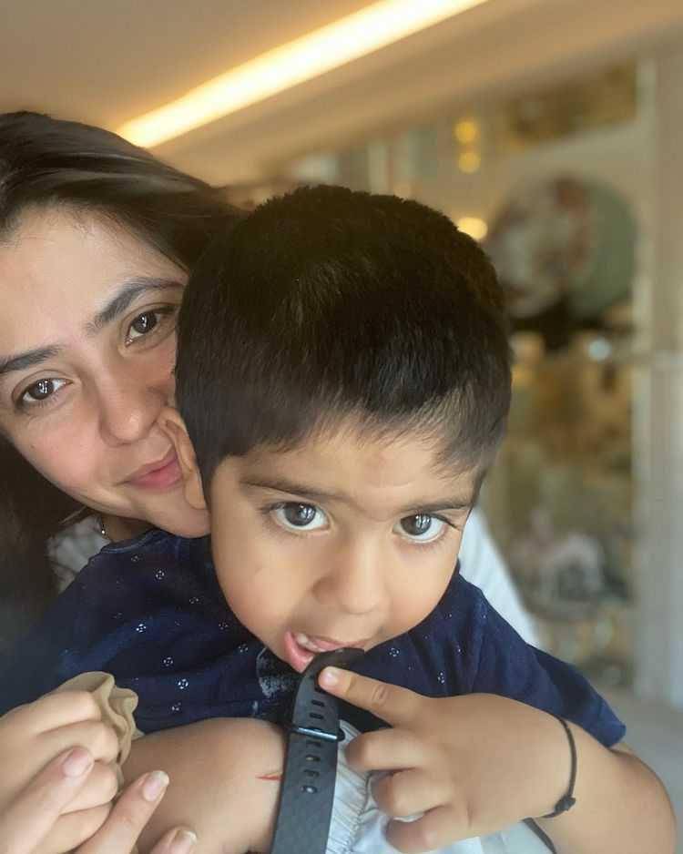 Ekta Kapoor dan anaknya (instagram.com/ektarkapoor)
