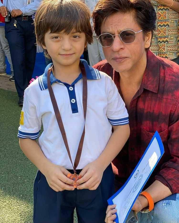Shah Rukh Khan dan anaknya (instagram.com/gaurikhan)