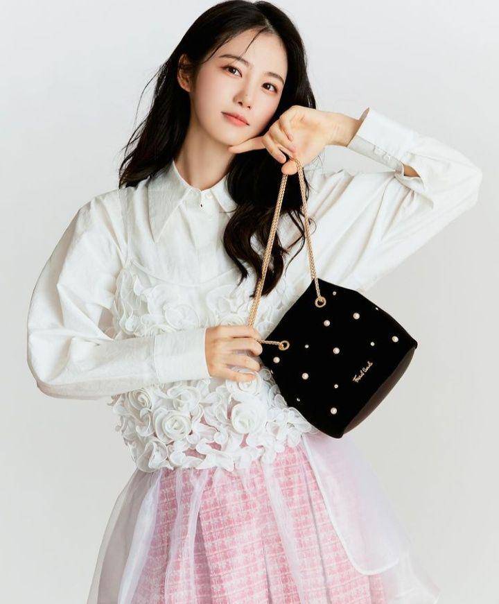 Shin Ye Eun (instagram.com/__shinyeeun)