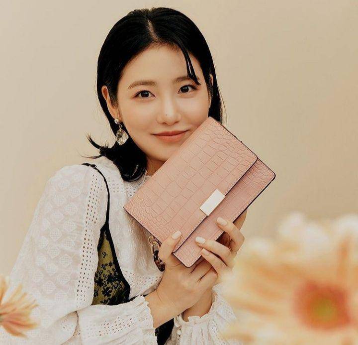Shin Ye Eun (instagram.com/__shinyeeun)