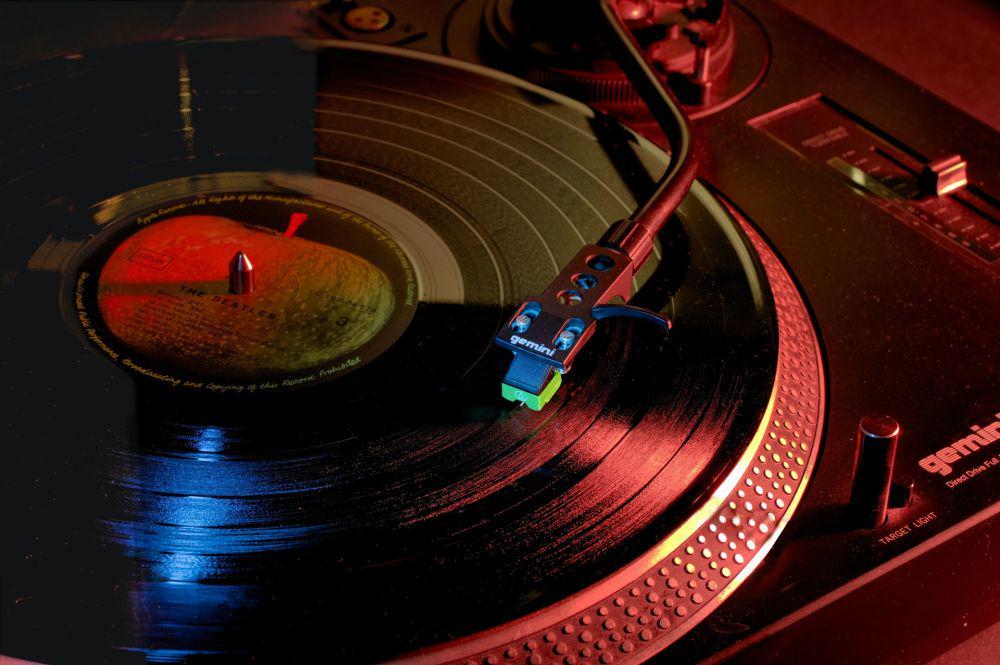 5 Rekomendasi Turntable Piringan Hitam Terbaik dengan Harga Terjangkau