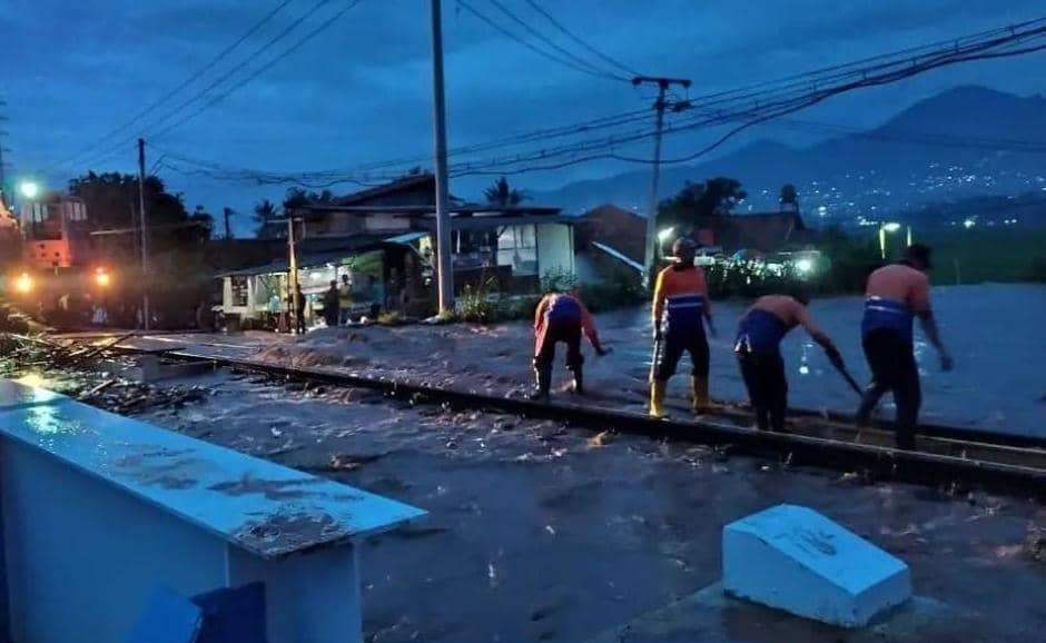 Banjir Rancaekek, Jalur Selatan Perjalanan Kereta Api Terganggu