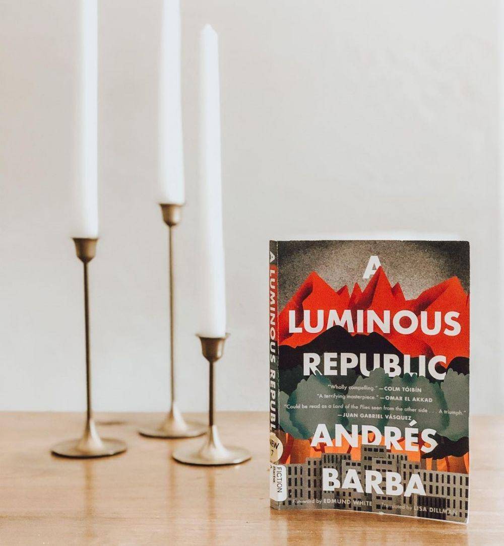 A Luminous Republic karya Andres Barba (instagram.com/ourbedsidetables)