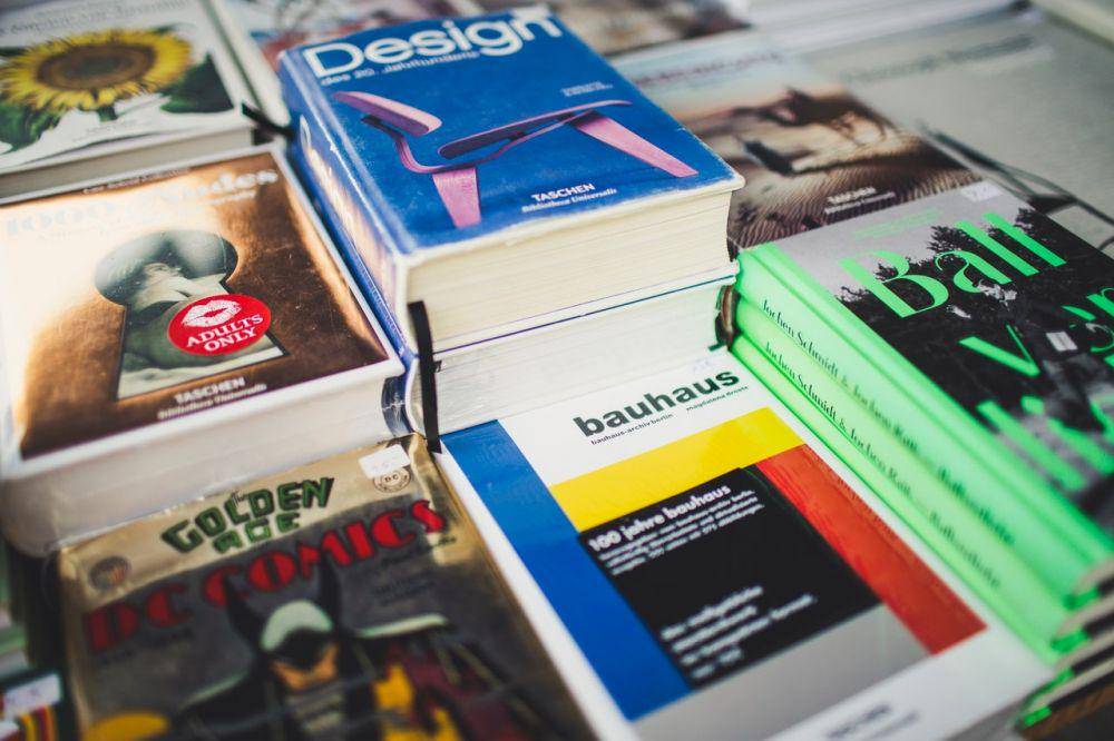 ilustrasi buku (pexels.com/Markus Spiske)