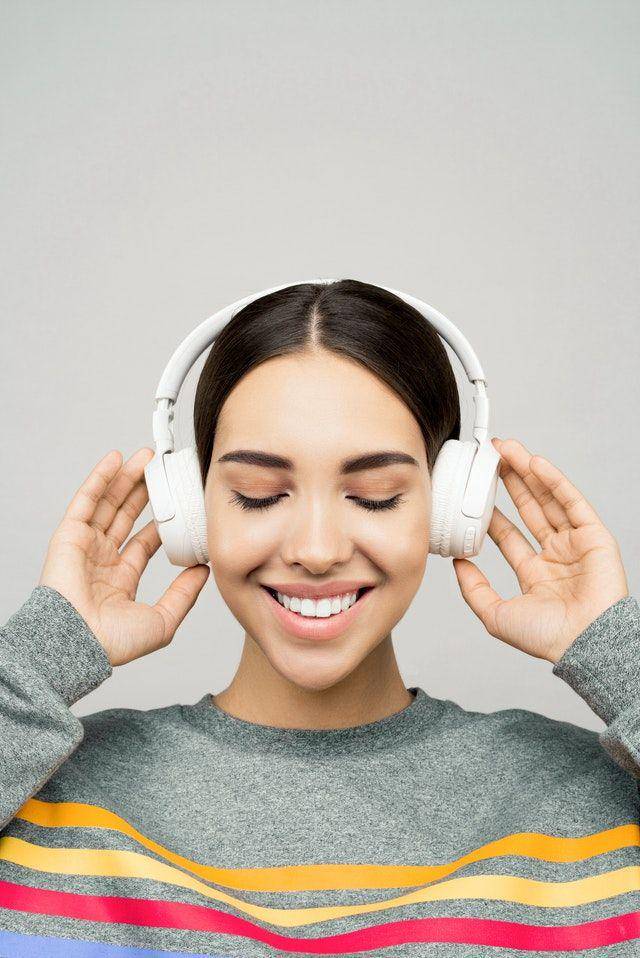 ilustrasi easy listening (pexel.com/sound on)