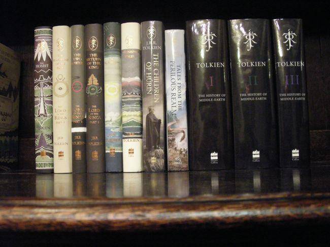 ilustrasi buku-buku J.R.R. Tolkien (tolkienlibrary.com)