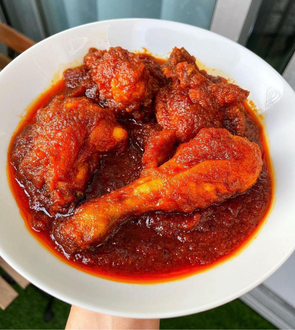 ayam masak merah (instagram.com/xiilaaa)