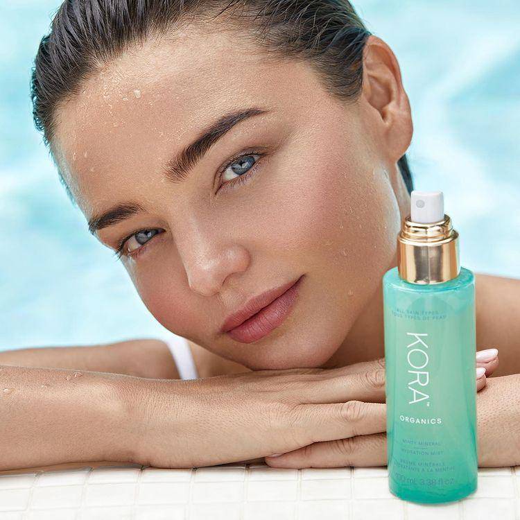 potret Miranda Kerr dan KORA Organics (instagram.com/mirandakerr)