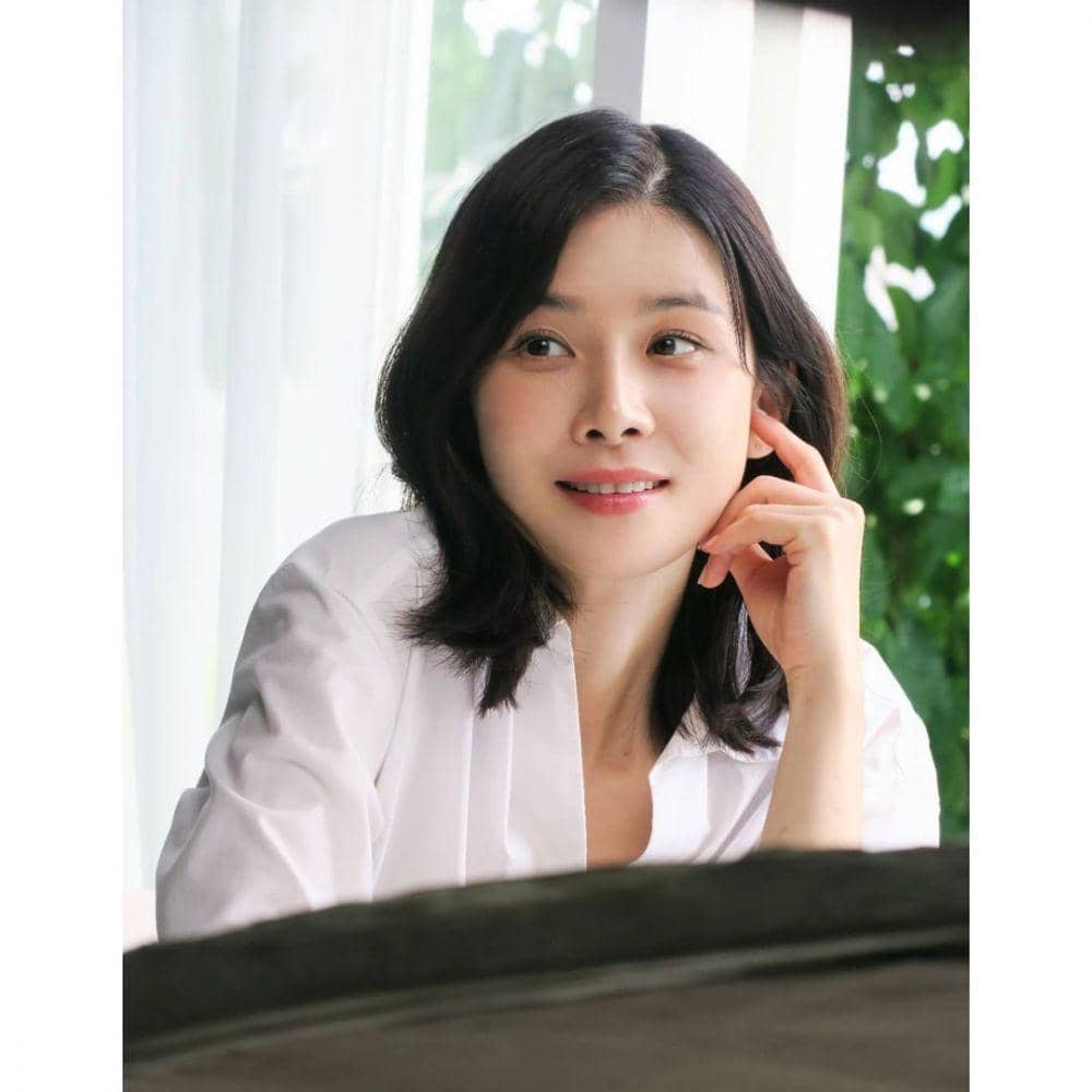Lee Bo Young (instagram.com/jwidecompany)