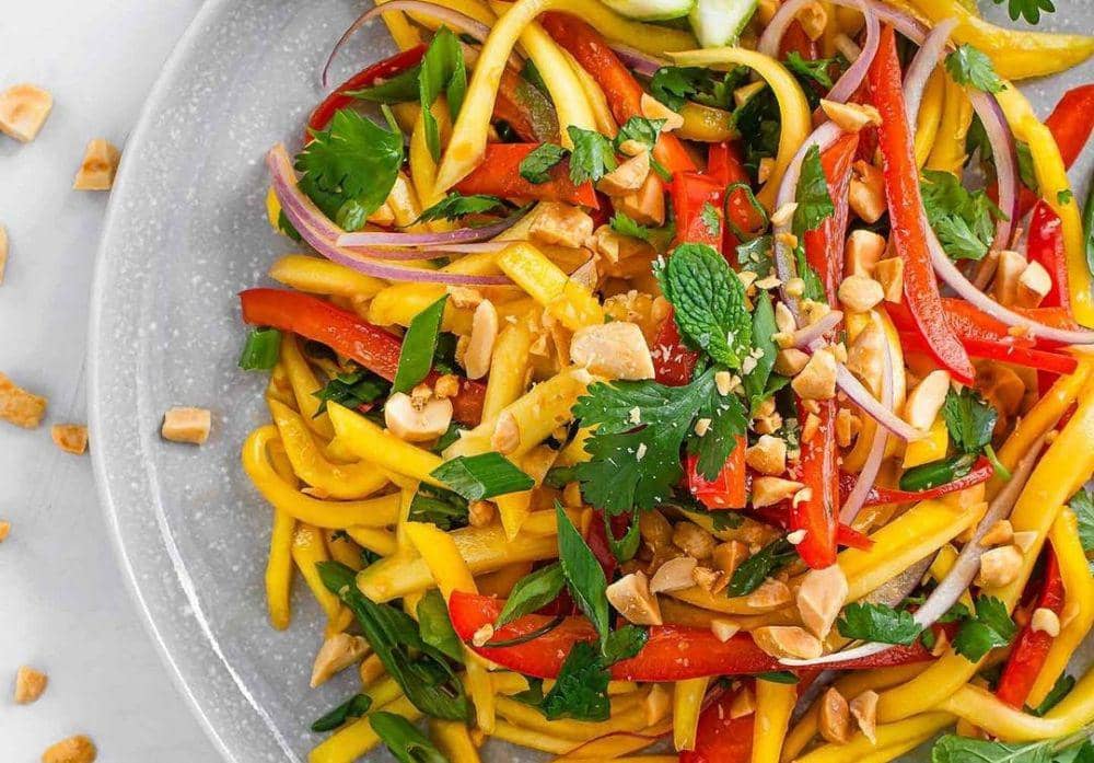 Thai mango salad (instagram.com/tastythriftytimely)