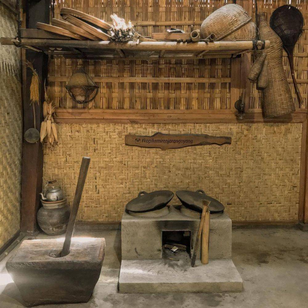 Dapur pengolahan biji kopi di Desa Osing Kemiren, Banyuwangi (instagram.com/desa_kemiren)