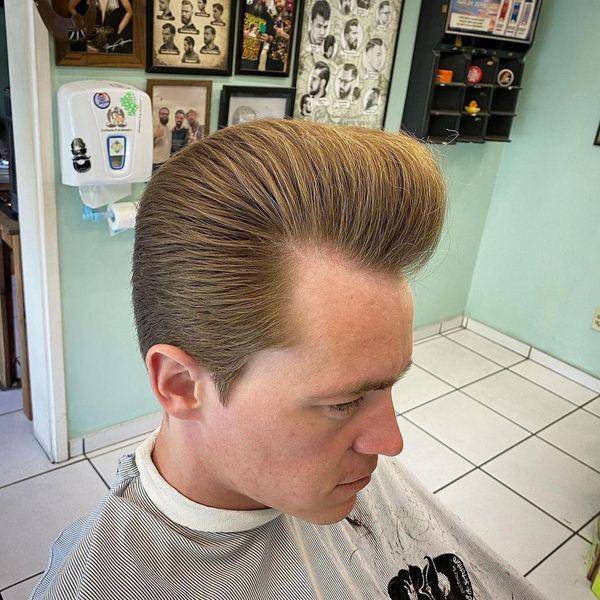 Ilustrasi gaya rambut Elvis Pompadour (instagram/humbertomuxfeldt)