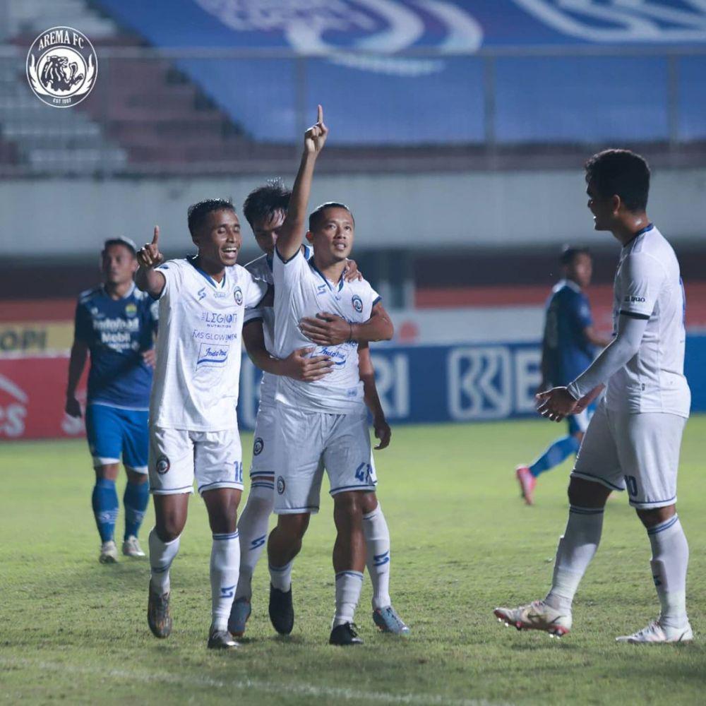 Dendi Santoso merayakan gol yang dicetak ke gawang Persib Bandung. Instagram/aremafcofficial