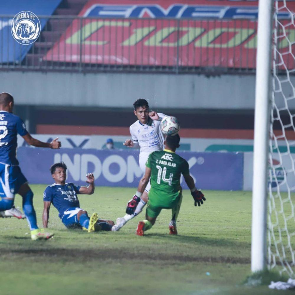 M Rafli gagal memanfatkan peluang emas saat lawan Persib Bandung. Instagram/aremafcofficial