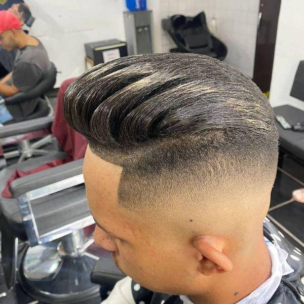 Ilustrasi gaya rambut pompadour pria (instagram.com/wender_almeida33)