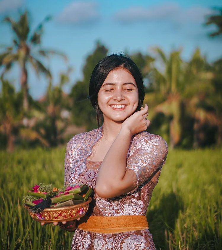 Bulan (Instagram.com/bulansutena)