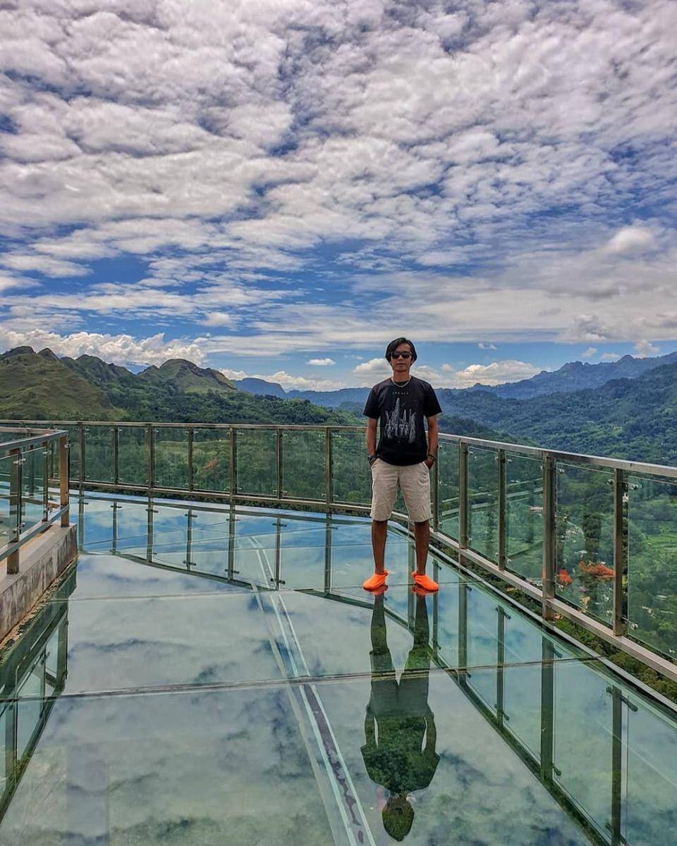 Jembatan Kaca Buntu Burake, Tana Toraja, Sulawesi Selatan (instagram.com/coimstyle)