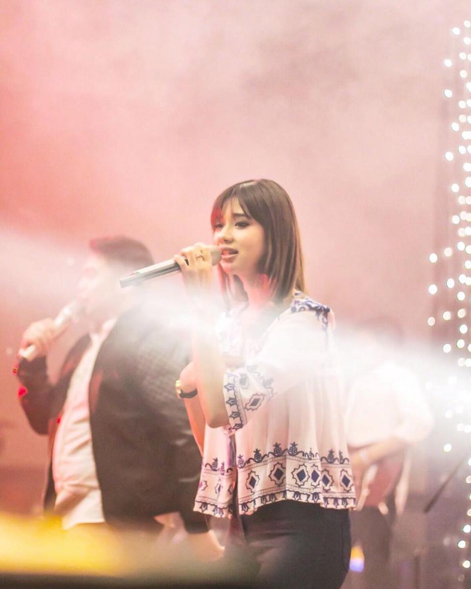 potret Amanda Zevannya saat melayani di gereja (instagram.com/amandazevannya)