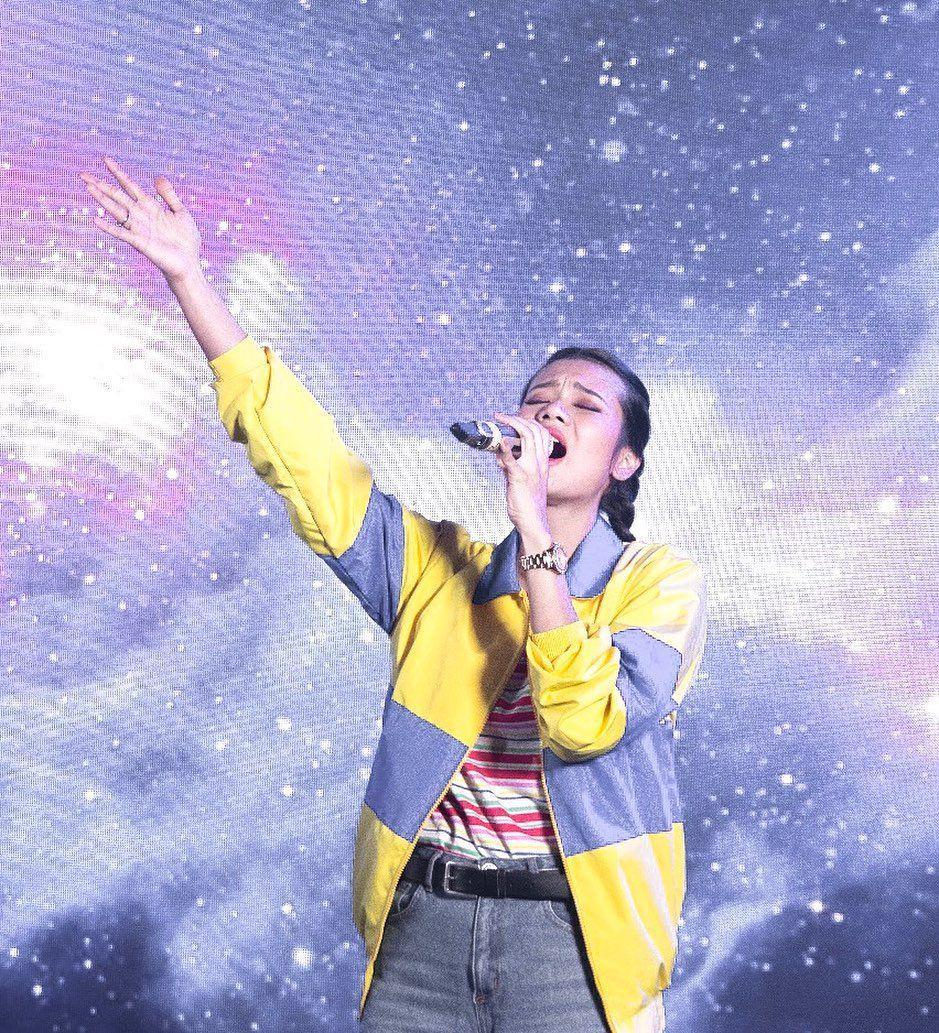 potret Amanda Zevannya saat melayani di gereja (instagram.com/amandazevannya)