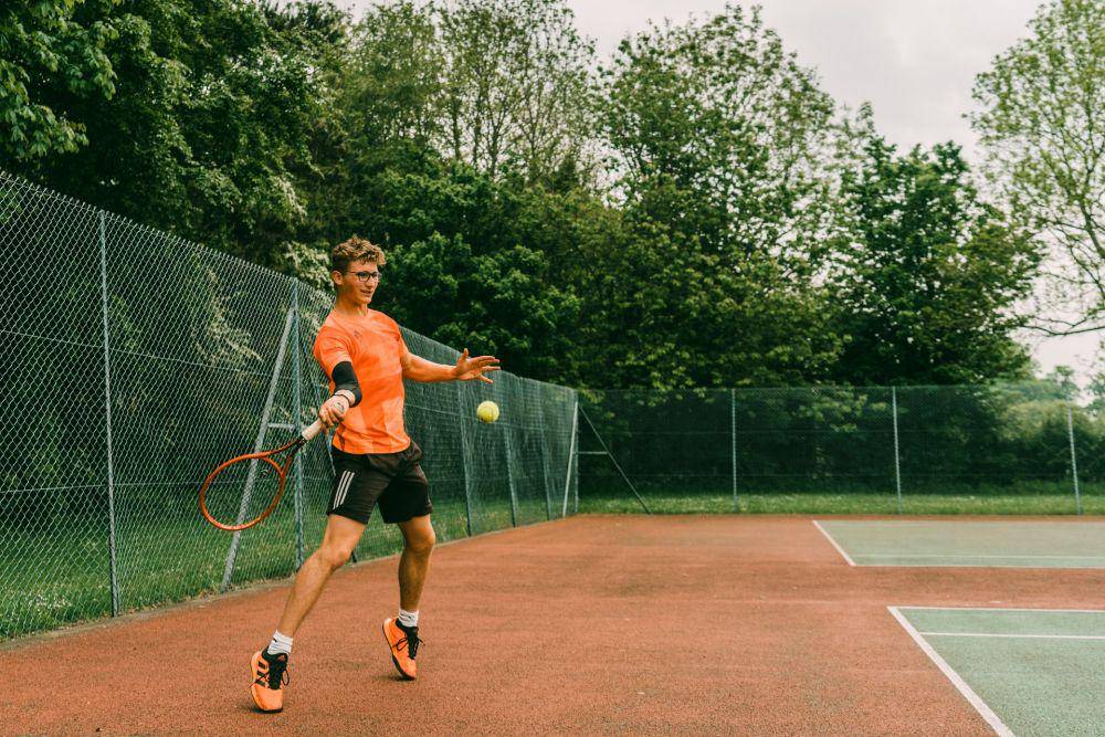 ilustrasi tenis (unsplash.com/Chino Rocha)